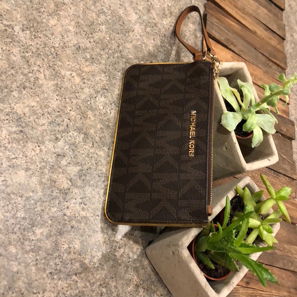MICHAEL KORS Wristlet